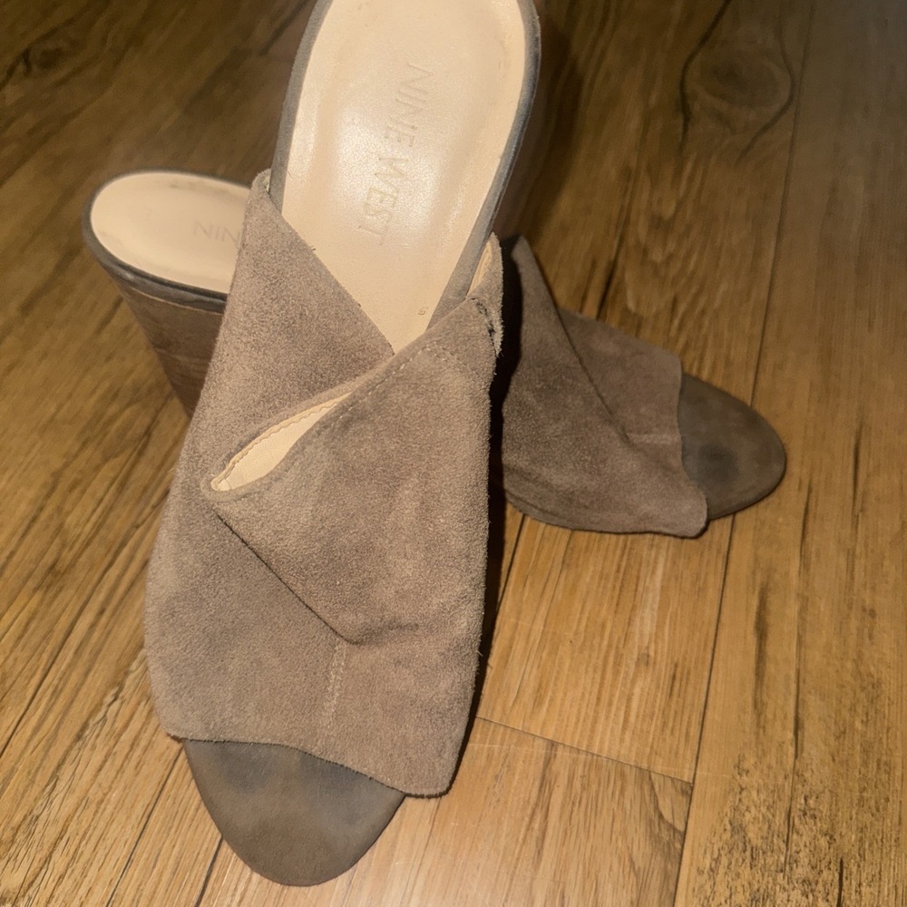 Nine West Women's Beige Heeled Slides Size 9 Leather Upper  #A7